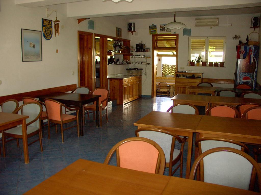Pansion Ivan Sućuraj Extérieur photo